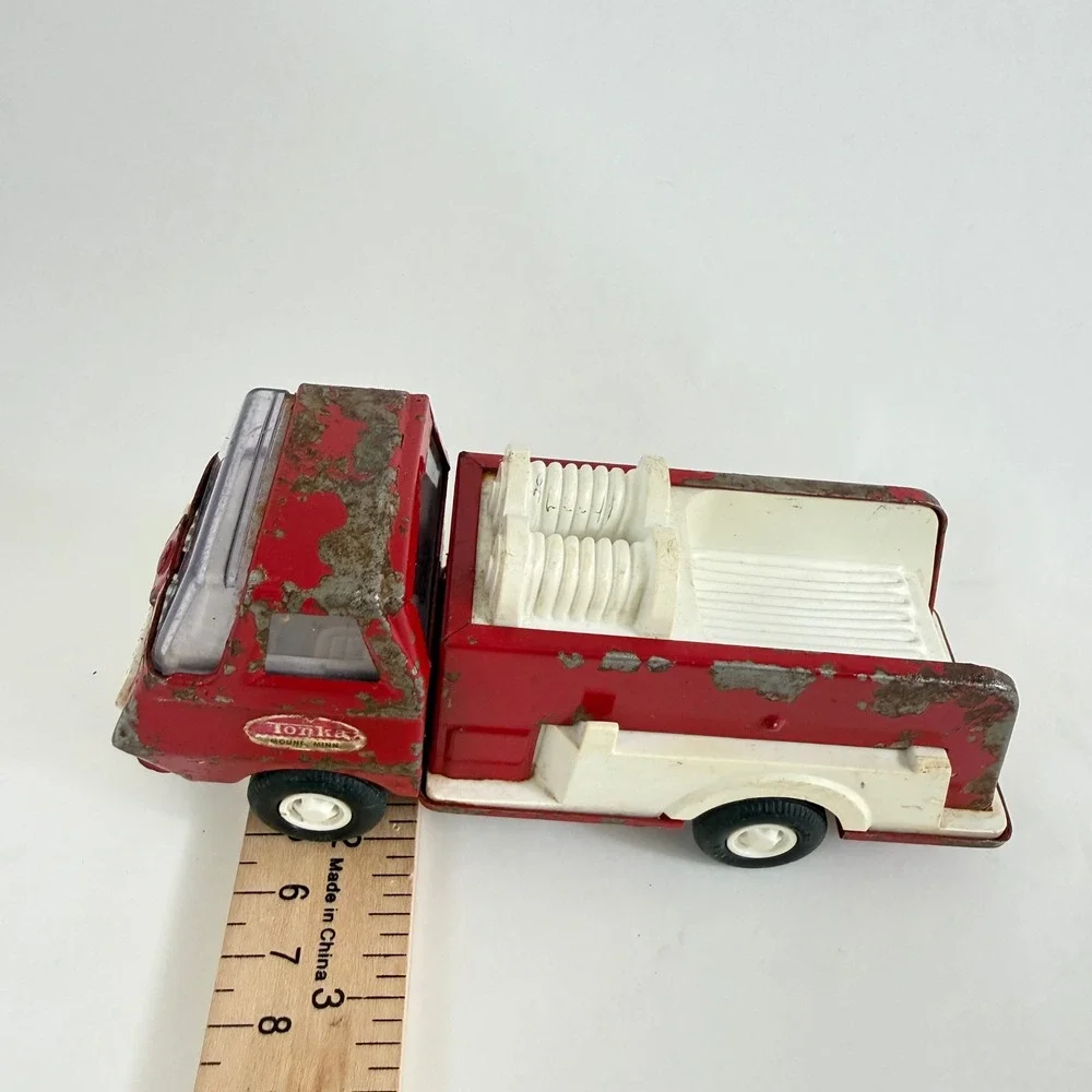 Vintage Tonka Fire Truck Pressed Steel‎ Red White Ladder Truck Toy USA